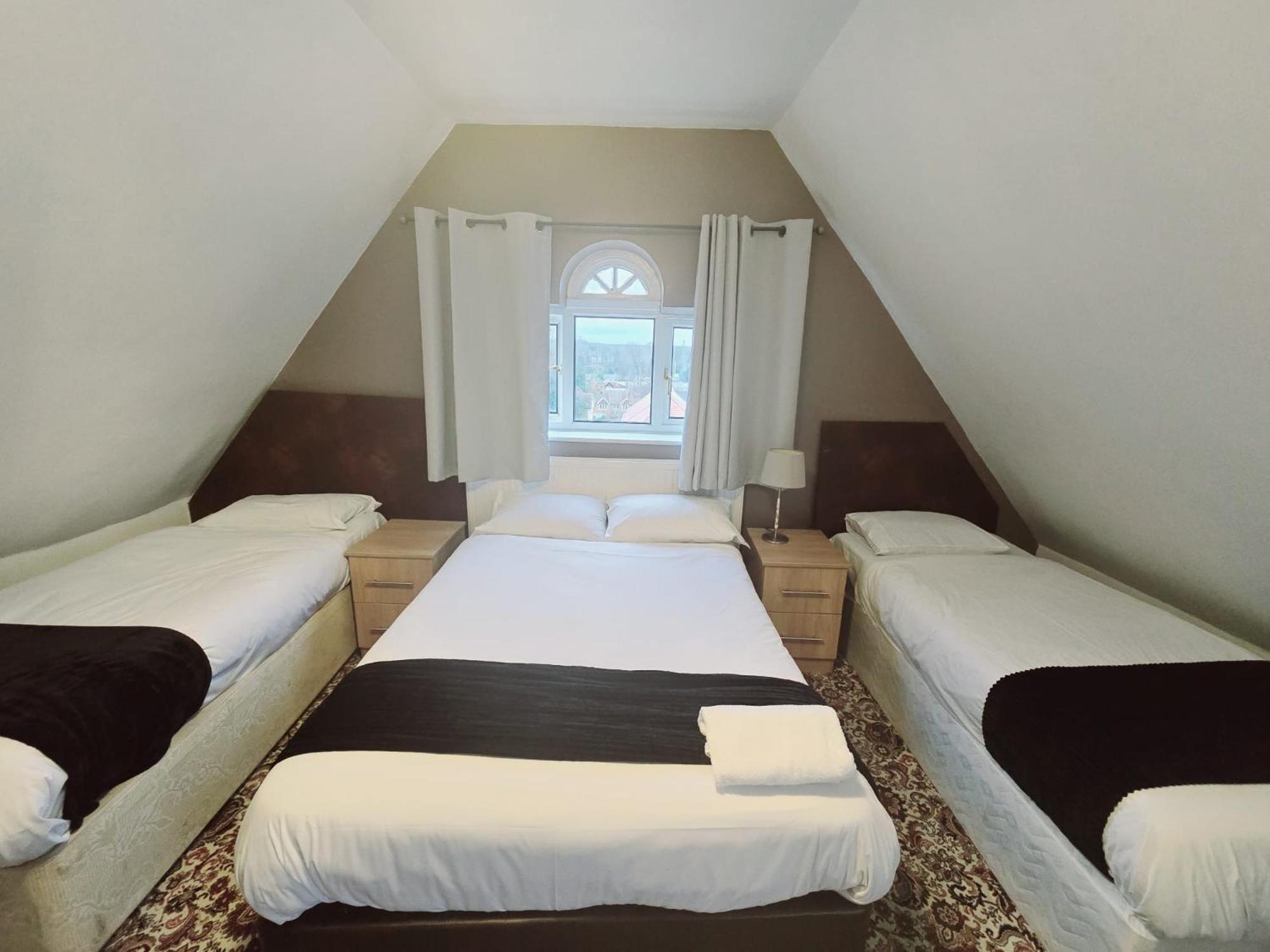 Kingswood Hotel Maidenhead Bagian luar foto