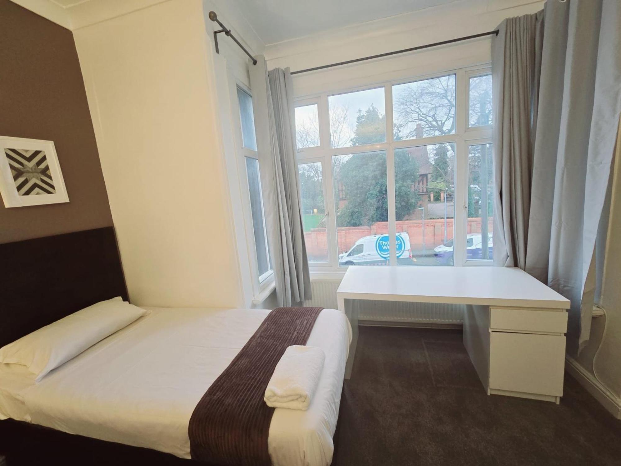 Kingswood Hotel Maidenhead Bagian luar foto