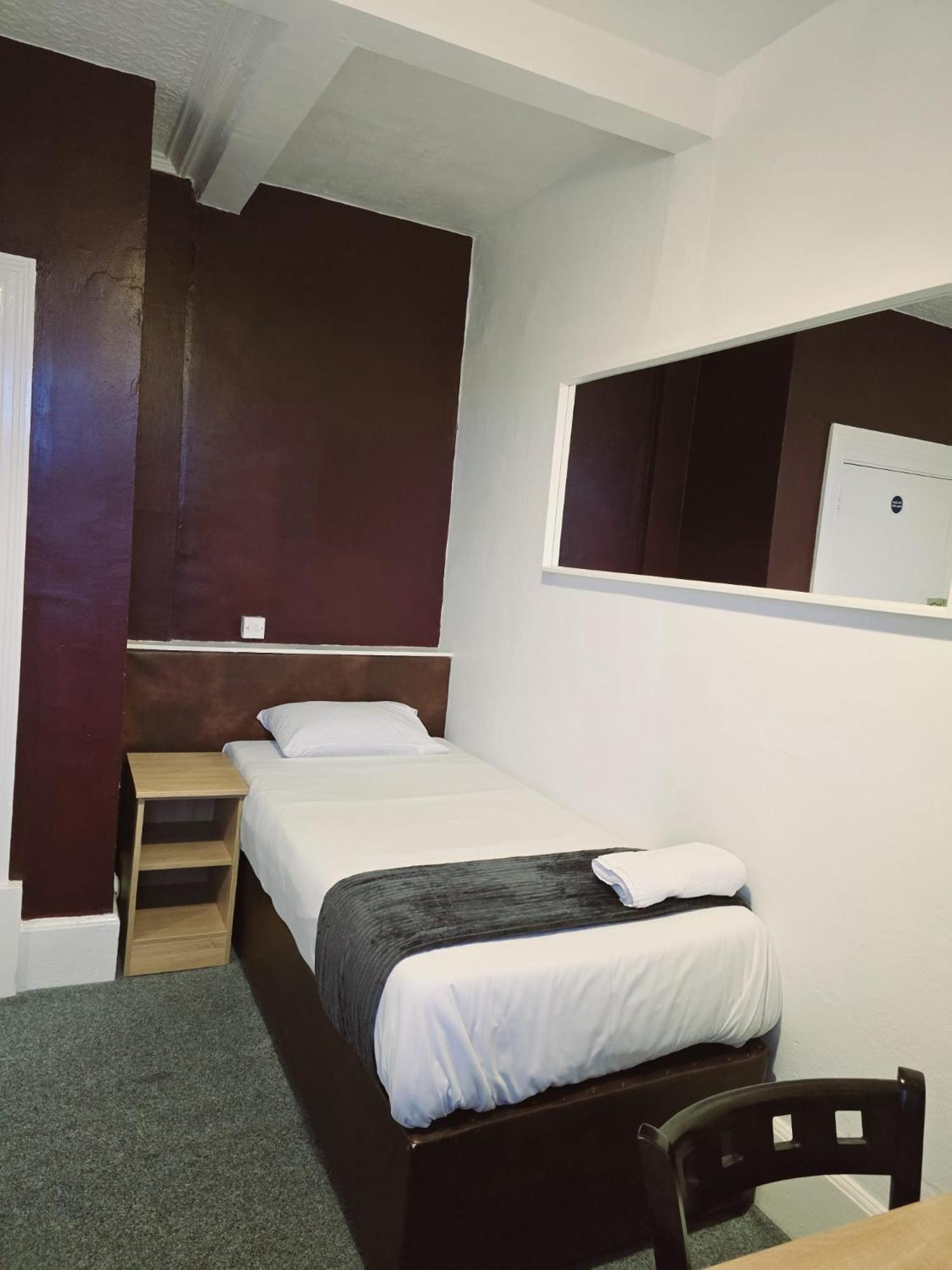 Kingswood Hotel Maidenhead Bagian luar foto