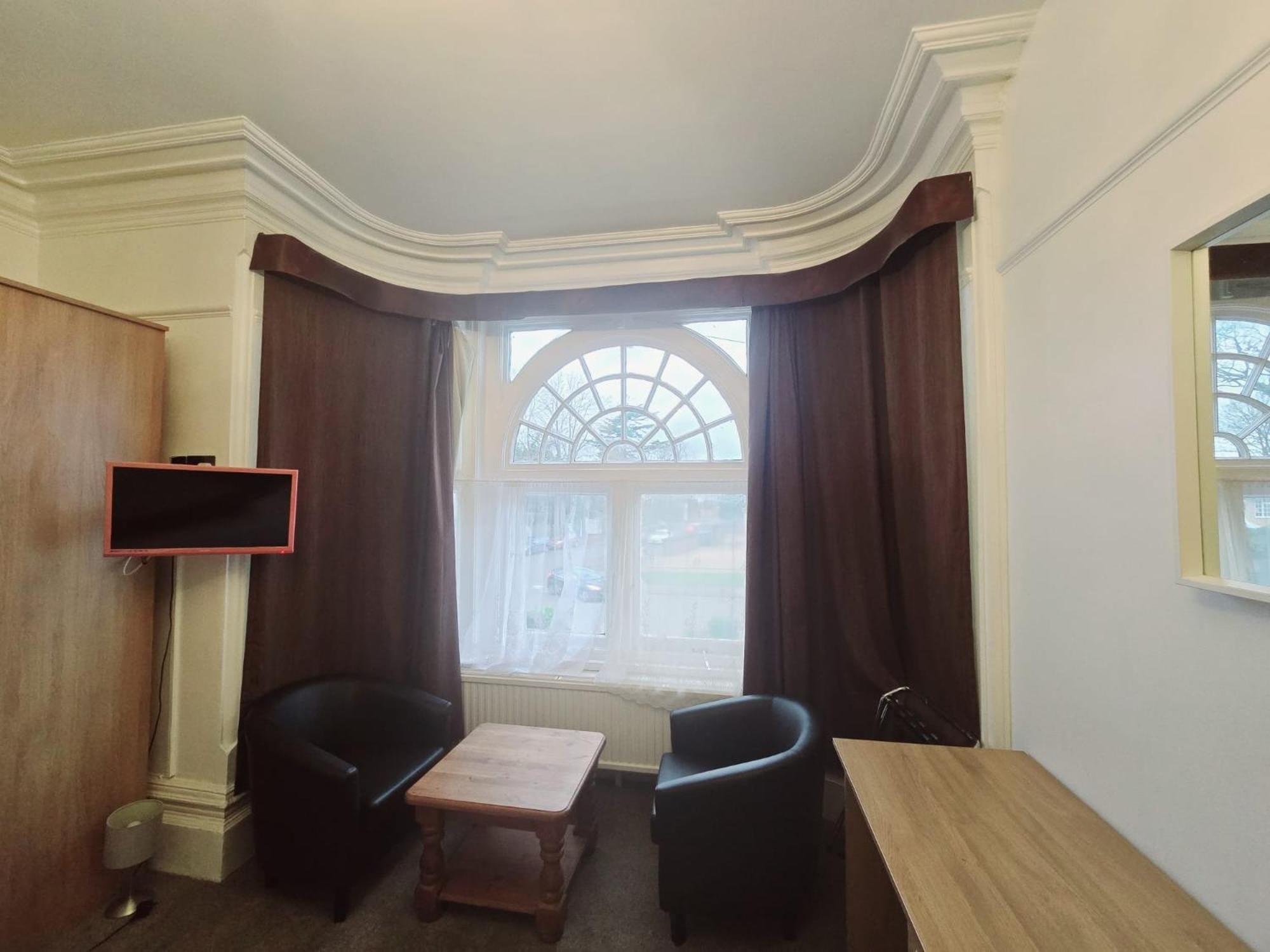 Kingswood Hotel Maidenhead Bagian luar foto