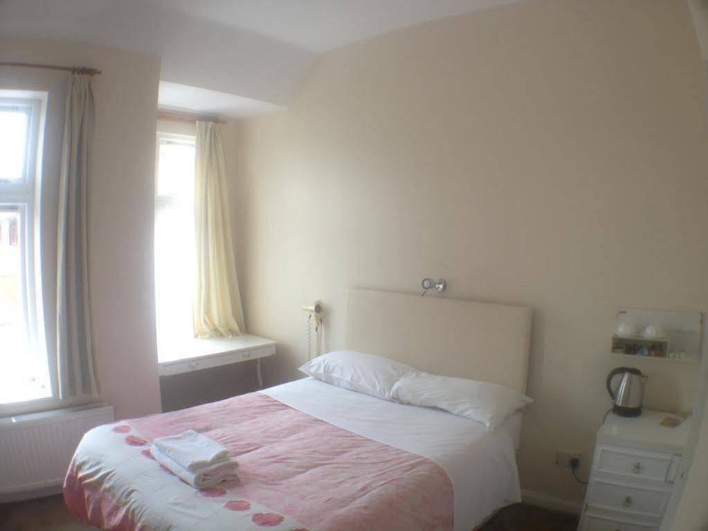 Kingswood Hotel Maidenhead Bagian luar foto
